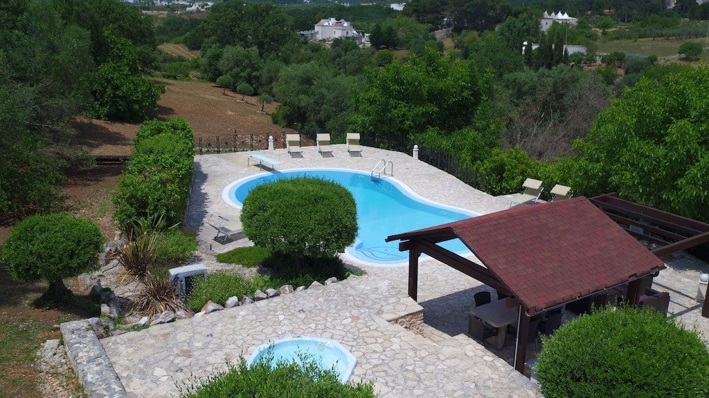 3 bedroom trullo, large pool & hot tub gallery image 2