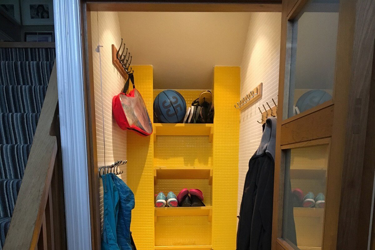 Large Georgian house close to Dublin City Center gallery image 3