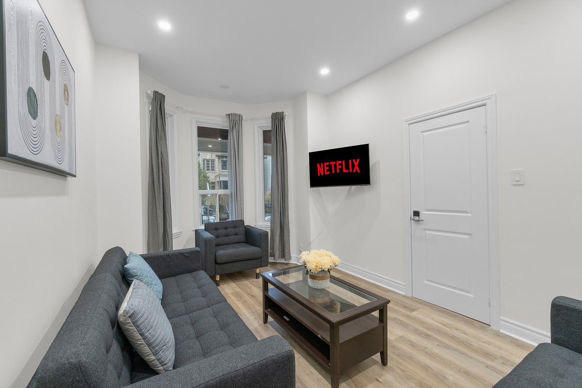 4BR – FREE Parking – Downtown – Little Italy