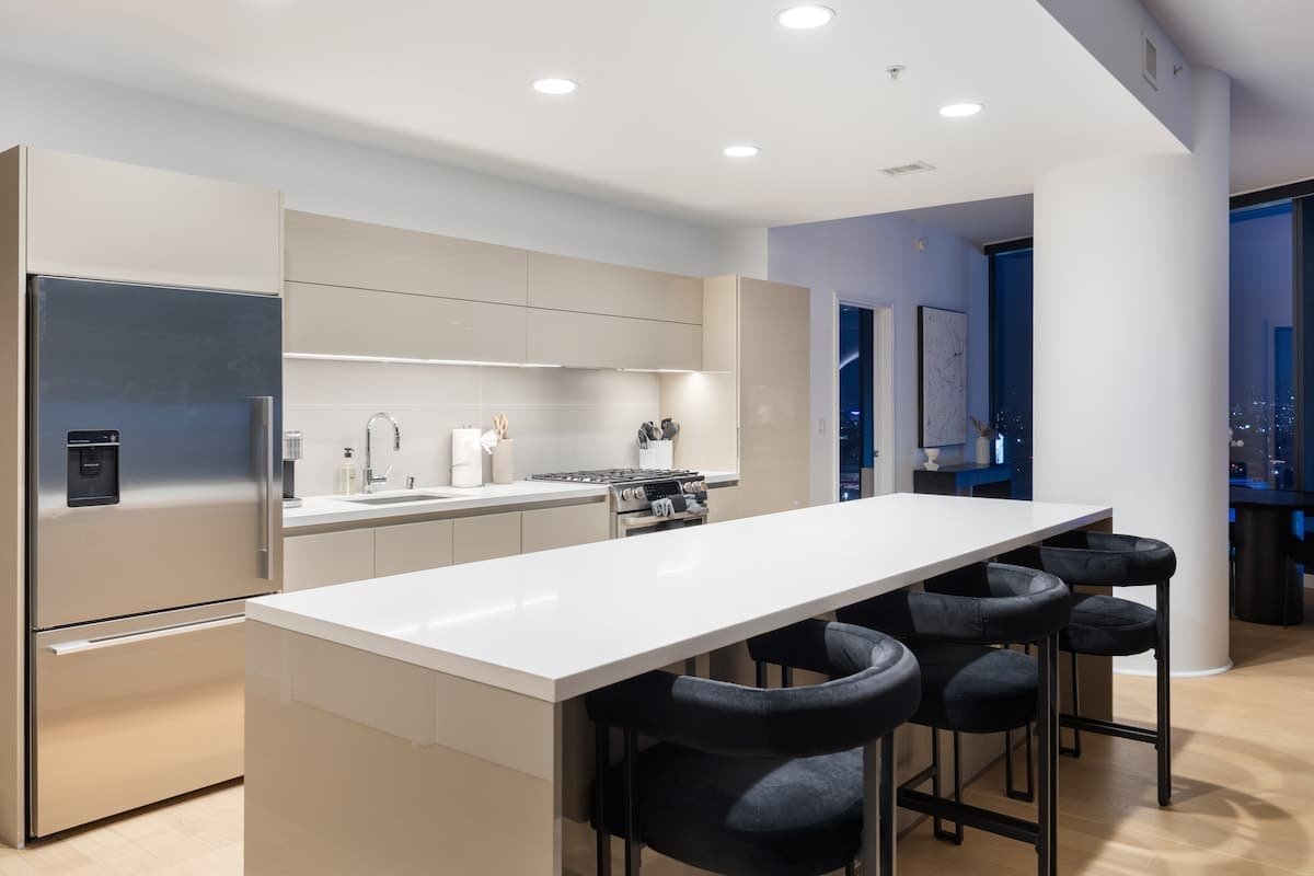 Downtown LA – Modern Luxe with Crypto View gallery image 5