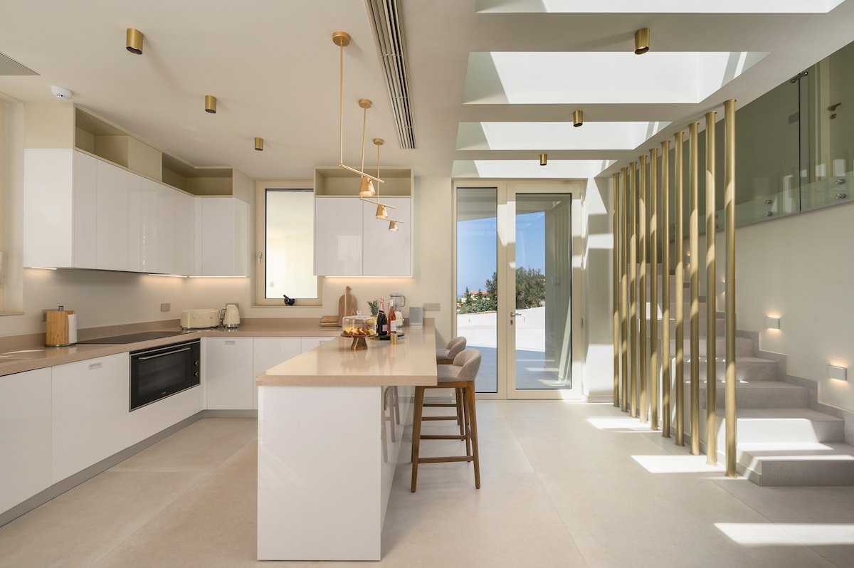 Luxury Sea View Villa w Heated Pool, Jacuzzi & Gym gallery image 2