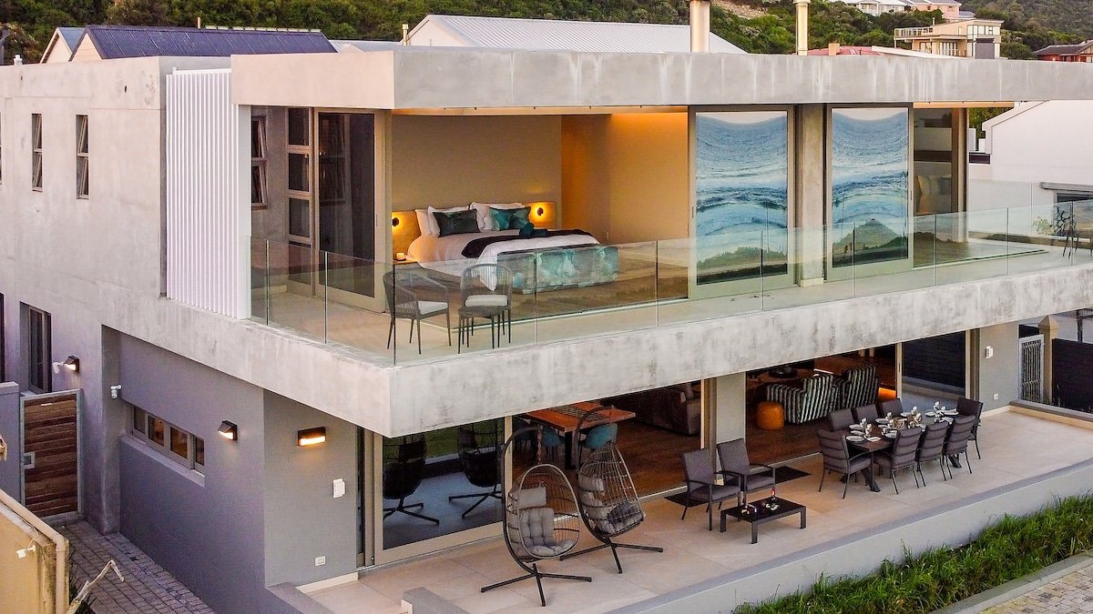 Glentana Beach Villa gallery image 2