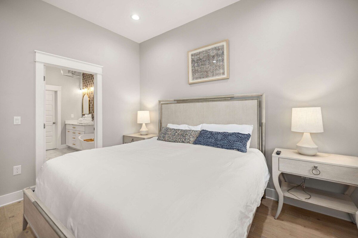 8BR Destin Escape with Pool, Hot Tub and Game Room gallery image 3