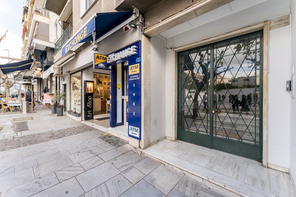 3BDR/2Bath Oasis w/jacuzzi and Huge PVT Balcony gallery image 5