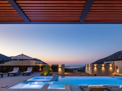 Luxury Villa with Sea Views, Fire Pit & near beach