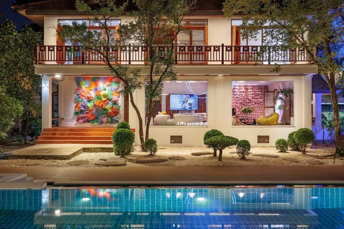 8间卧室超级庄园大别墅，可容纳22人，超大泳池，安静优雅，度假首选。可BBQ（烧烤） gallery image 2