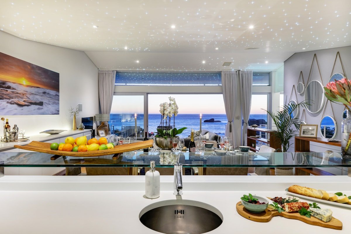 Exclusive Camps Bay Villa On The Edge Of The Ocean gallery image 5