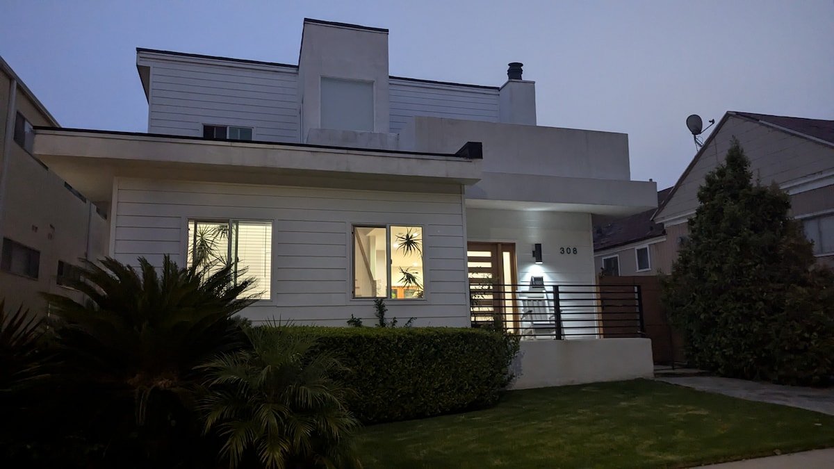 Redondo Beach Paradise – Whole House gallery image 2