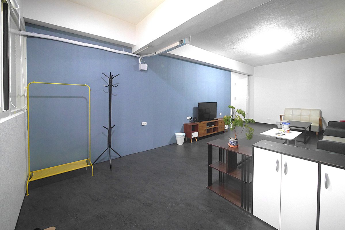 台北西門町 ~ 藍色天空 ~ (電梯/獨立門戶~10人以上入住，需加收費用~禁菸)!