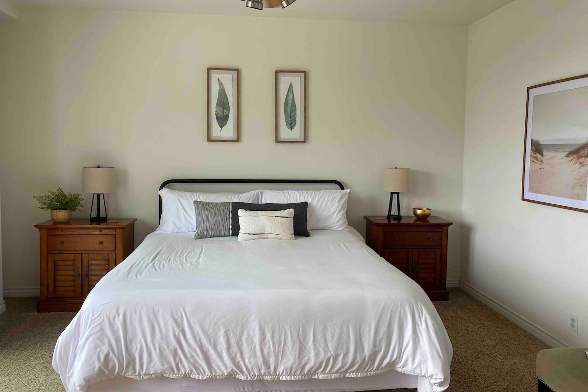 “uh-maze-ING!” Walk to Beach, Restaurants, View gallery image 5