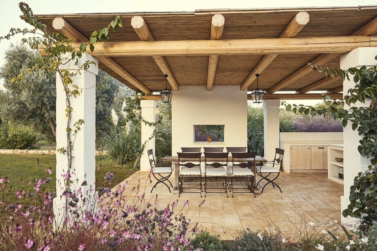 Stunning Trulli, Full AC, 10mx5m pool + gardens gallery image 5