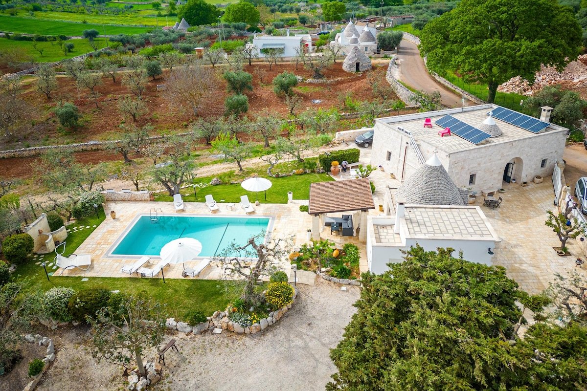 Trullo Paradise Pool gallery image 3