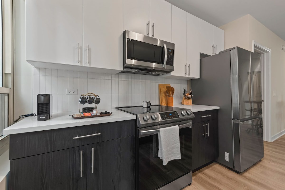 2BR near Riverwalk + downtown access gallery image 3