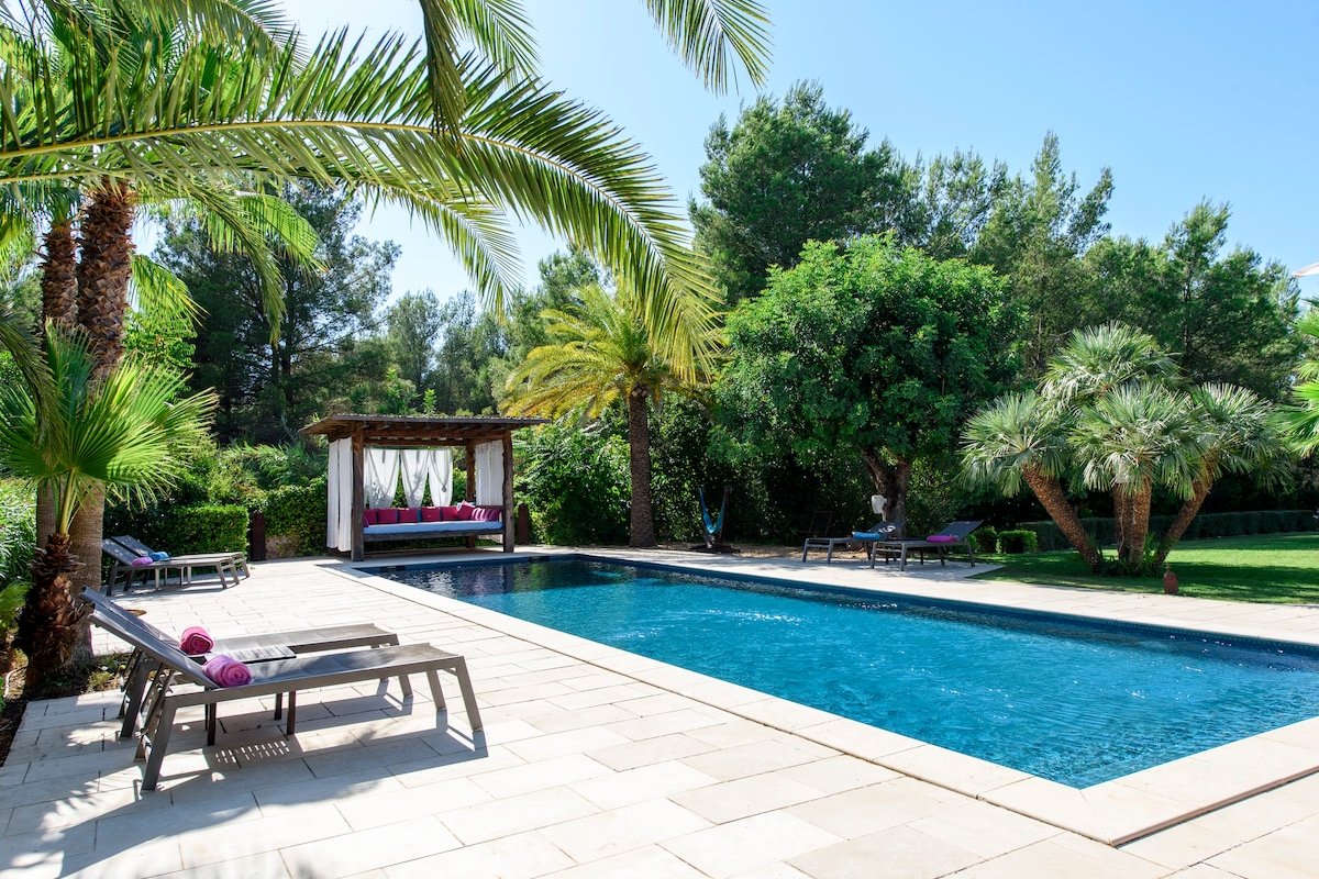 Finca- Gardens- Pool- Chill-out- Ibiza charm gallery image 2