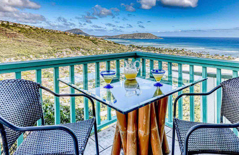 Panoramic Ocean & Mountain View, A Private Pool!