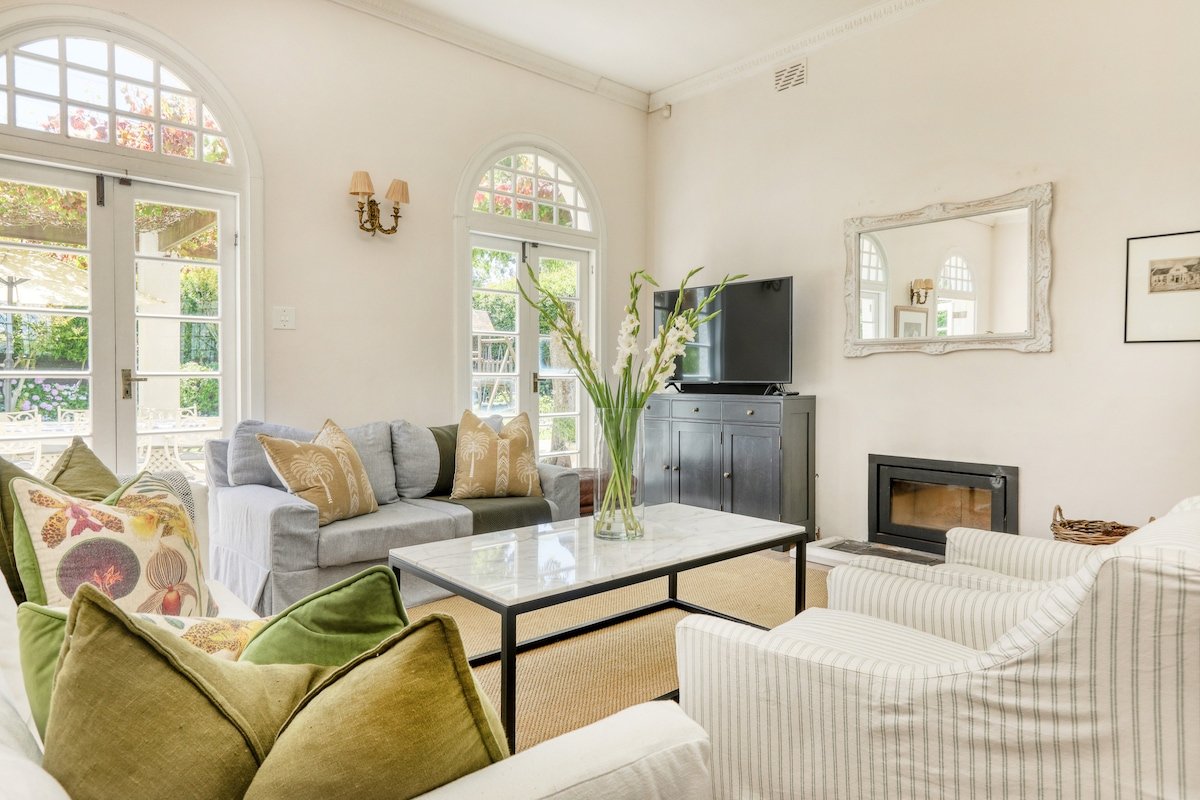 Home in Cape Town XL property -solar energy & pool gallery image 3