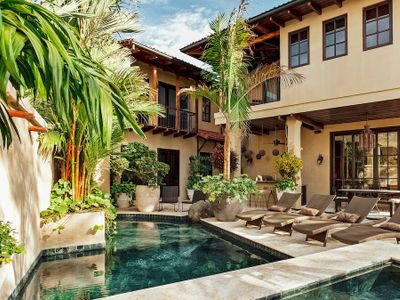 Oceanfront Villa With Pool & Beach Club – StuCasa