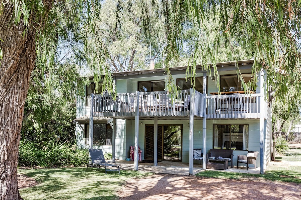 Tranquil Waters gallery image 2