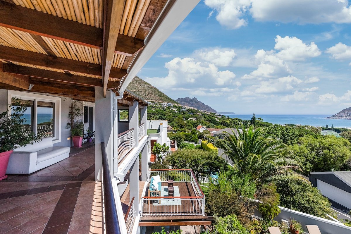 SunsetViews | Sea & Mountain View Retreat gallery image 4