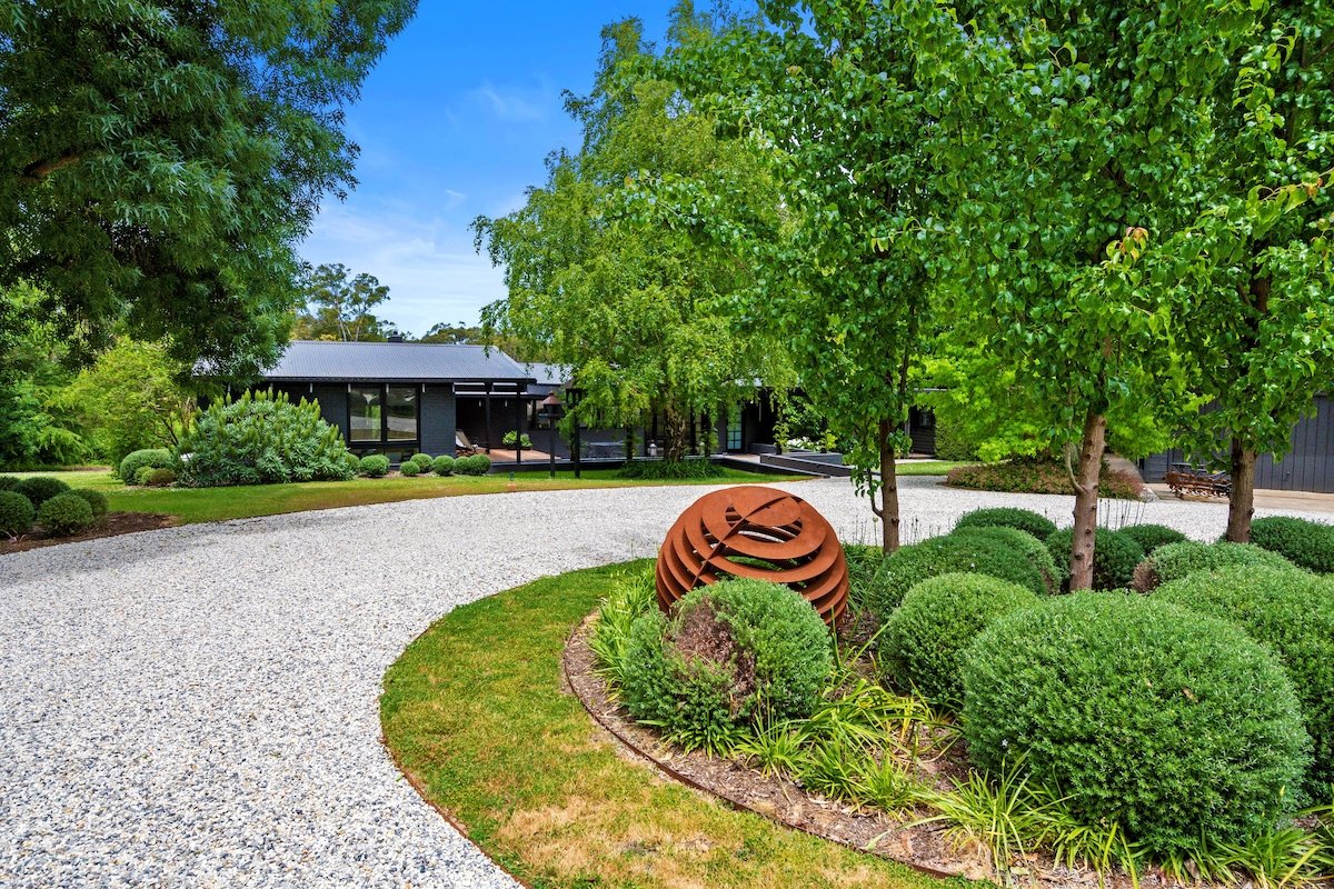 Stunning Red Hill Property 15 Acres, Sleeps 8-10 gallery image 5