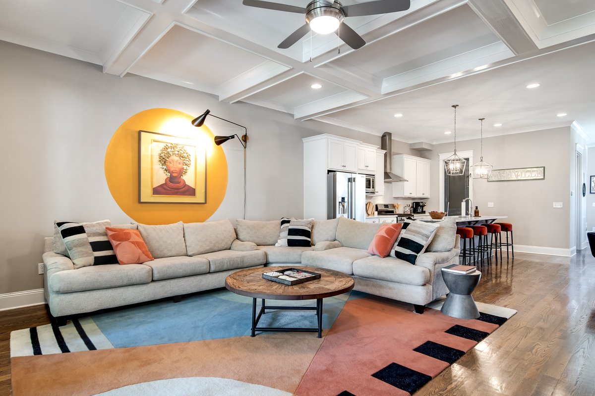 Nell’s Haven Two Miles to Downtown & Broadway