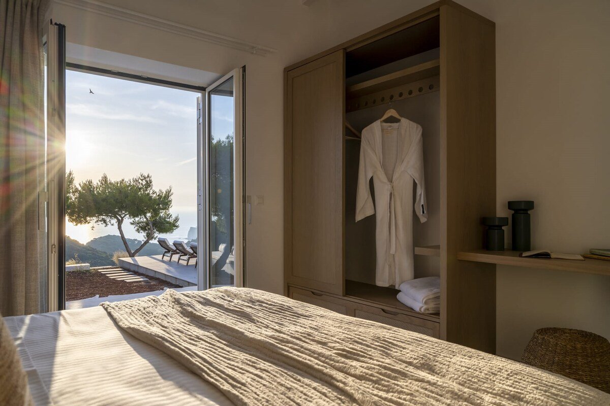 Savine gallery image 3