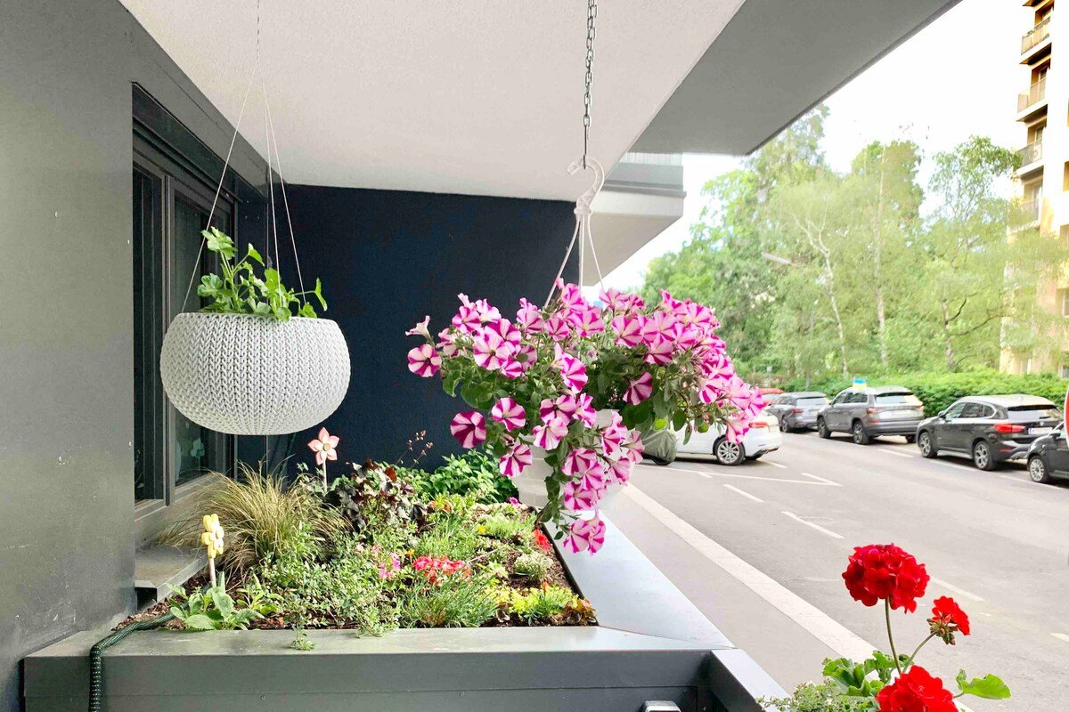 Urban Family Oasis – AC, Garden, BBQ, Free Parking gallery image 5