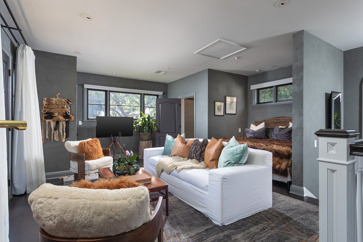 Runyon Canyon Botanical Oasis Villa gallery image 4