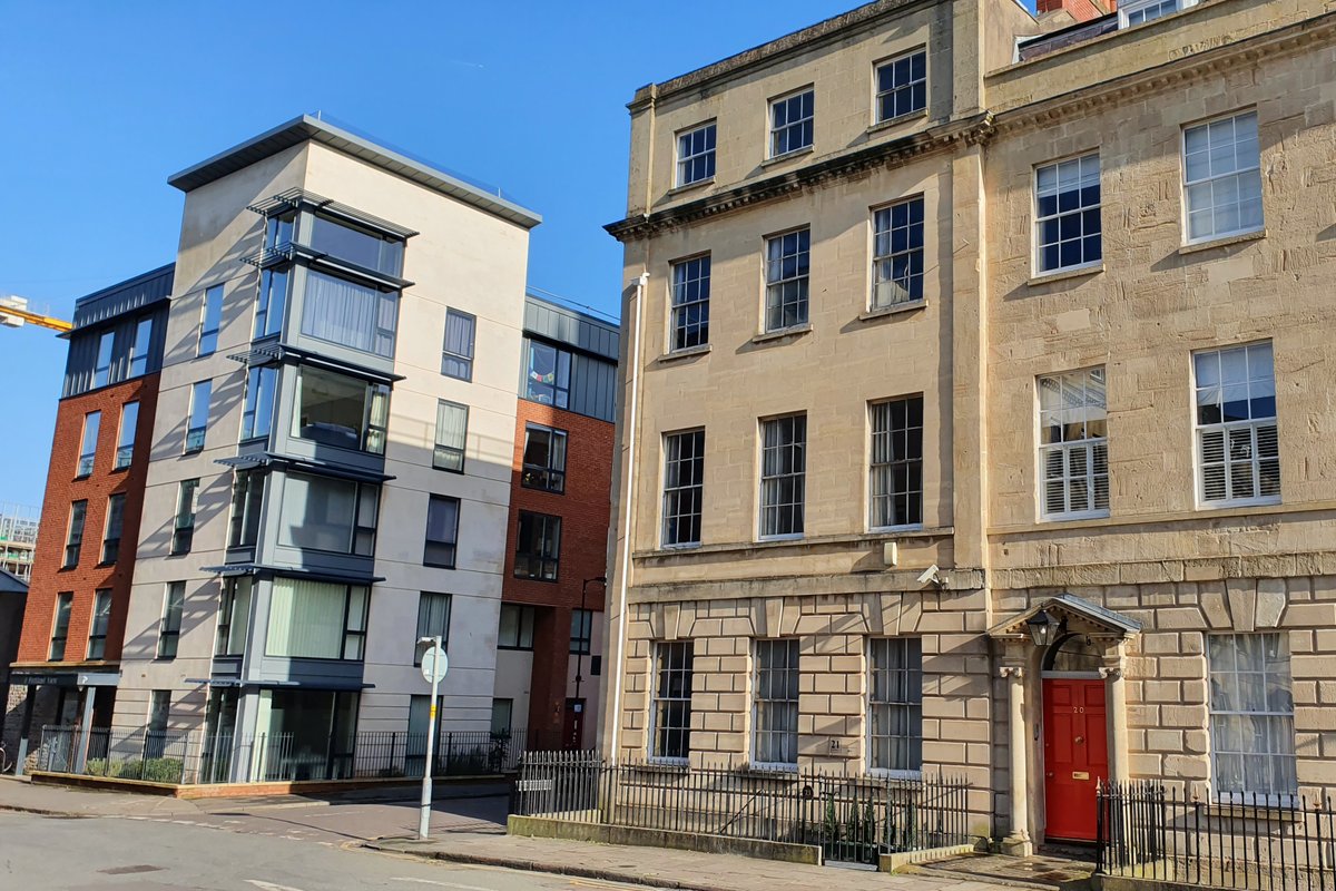 (6.7) Sleeps 22 +1 Penthouse +1 Central – Parking