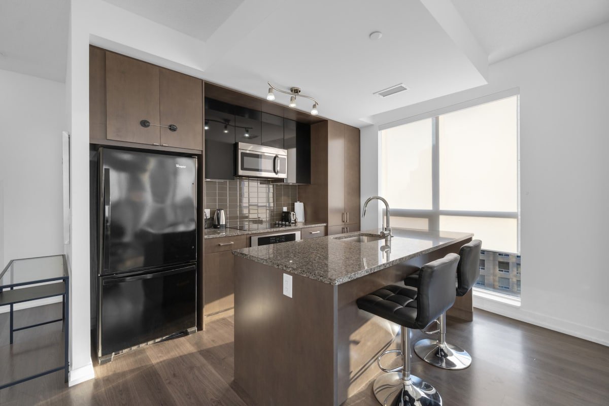 Spacious 3BR – Free Parking – 5 min walk to Subway gallery image 4