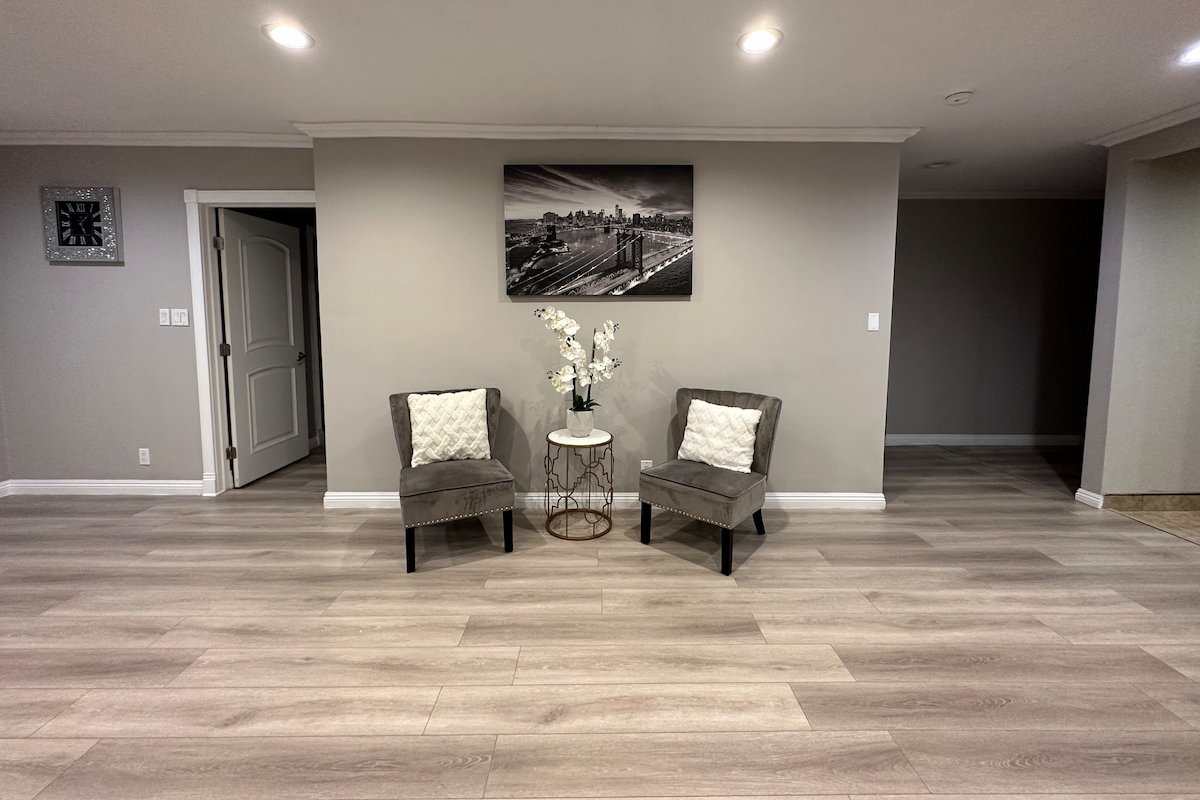 Cozy Home with Pool & Jacuzzi gallery image 5