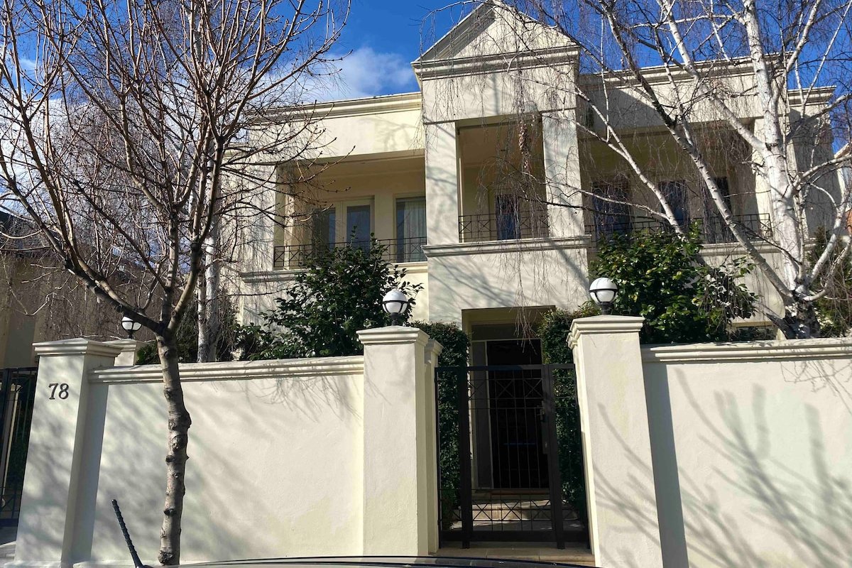 Art Deco in Toorak@150 Meters to Toorak Village gallery image 3
