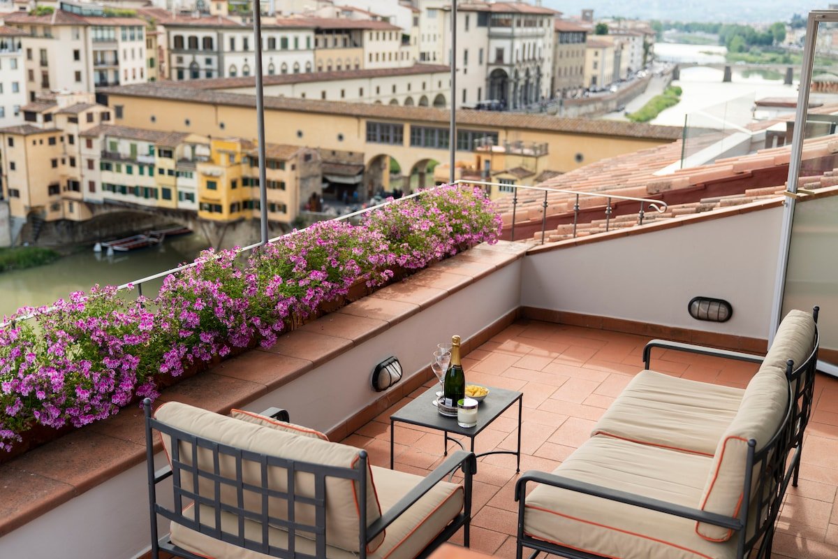 Ponte Vecchio Penthouse with breathtaking Terrace gallery image 2
