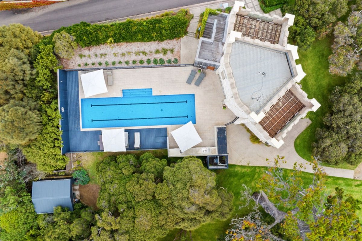 Castle House – Portsea Luxury, incredible grounds! gallery image 2