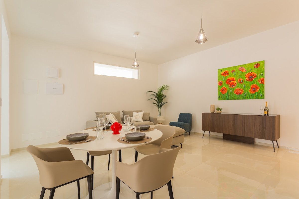 Palazzo Lux Stays-6 Apts_Pool_Beach_Parking_Centre gallery image 5