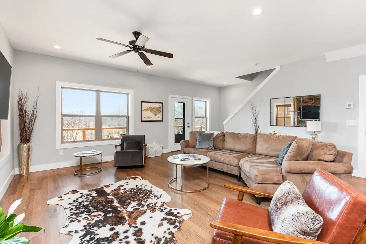 Riverview Home in Asheville gallery image 3