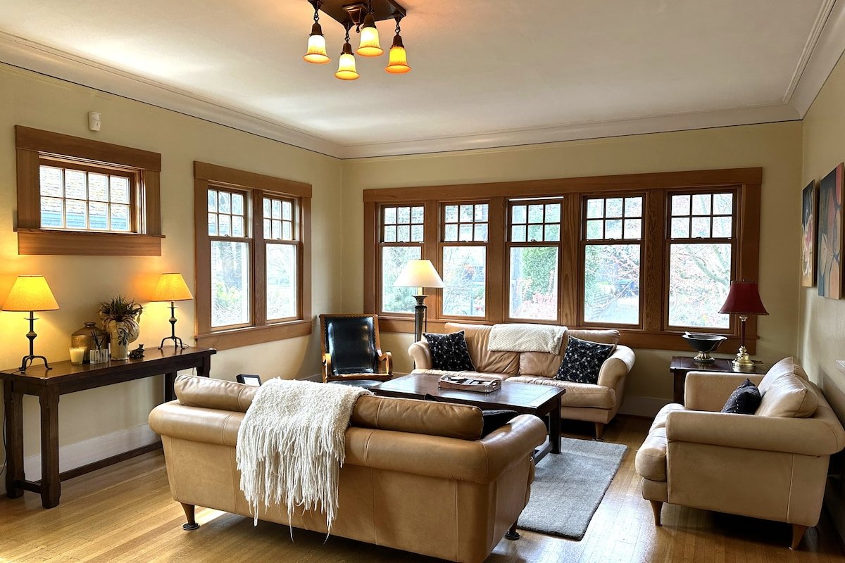 Historical 1916 Craftsman Family Home in Madrona gallery image 4