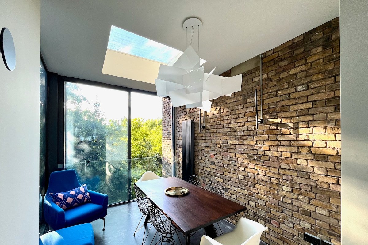 Notting Hill Retreat | Iconic Gardens | 3BR Duplex gallery image 5