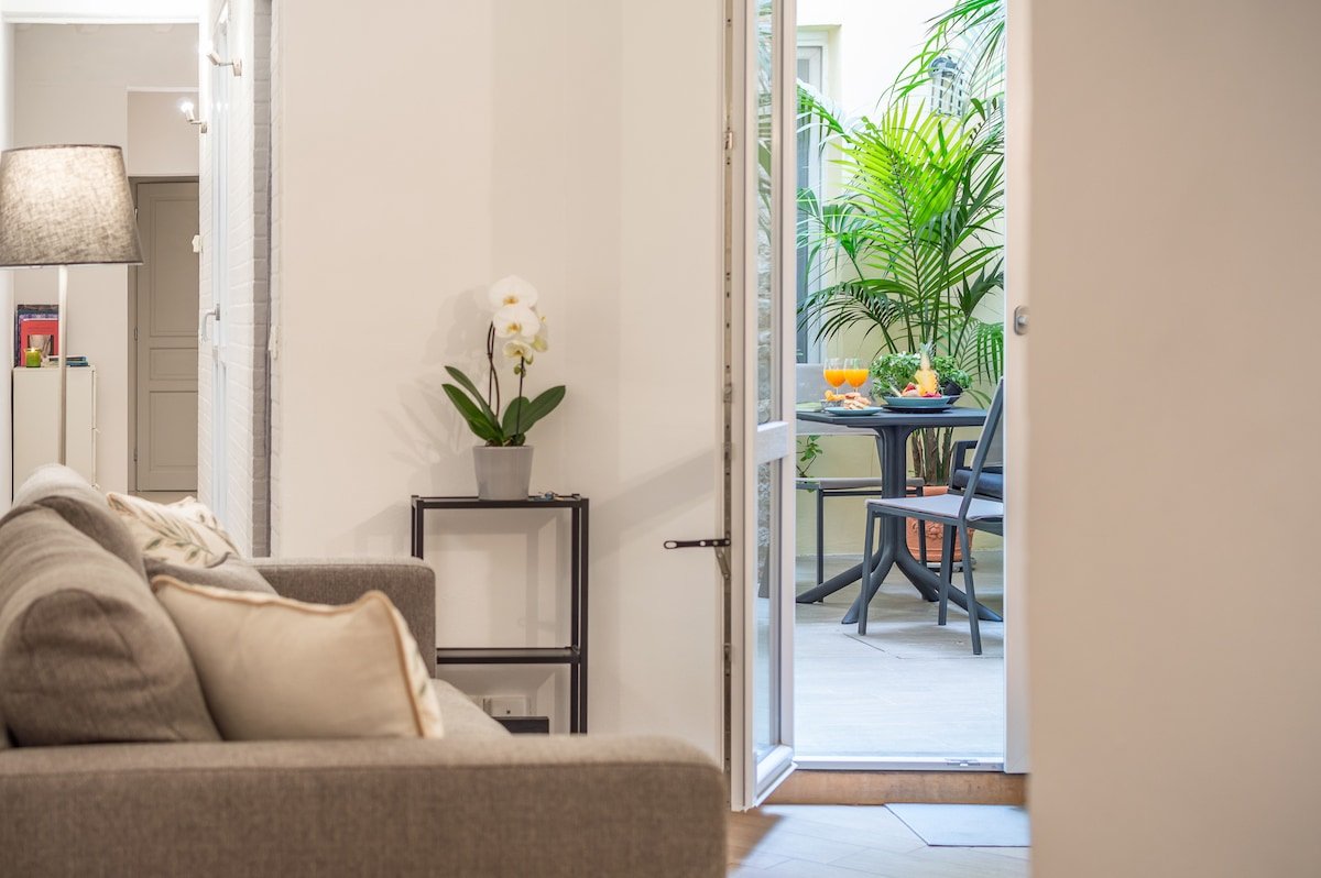 Laura Five Senses – courtyard – City Center gallery image 3