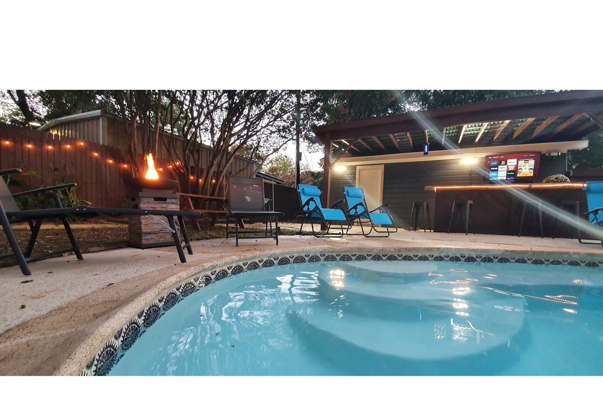 Hidden Heated Poolside Paradise Oasis King Bed Spa