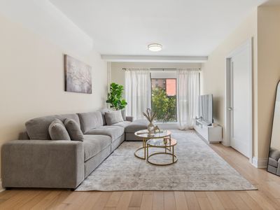 Newly Renovated! 3BR/2BA 1,500sf W/G Village