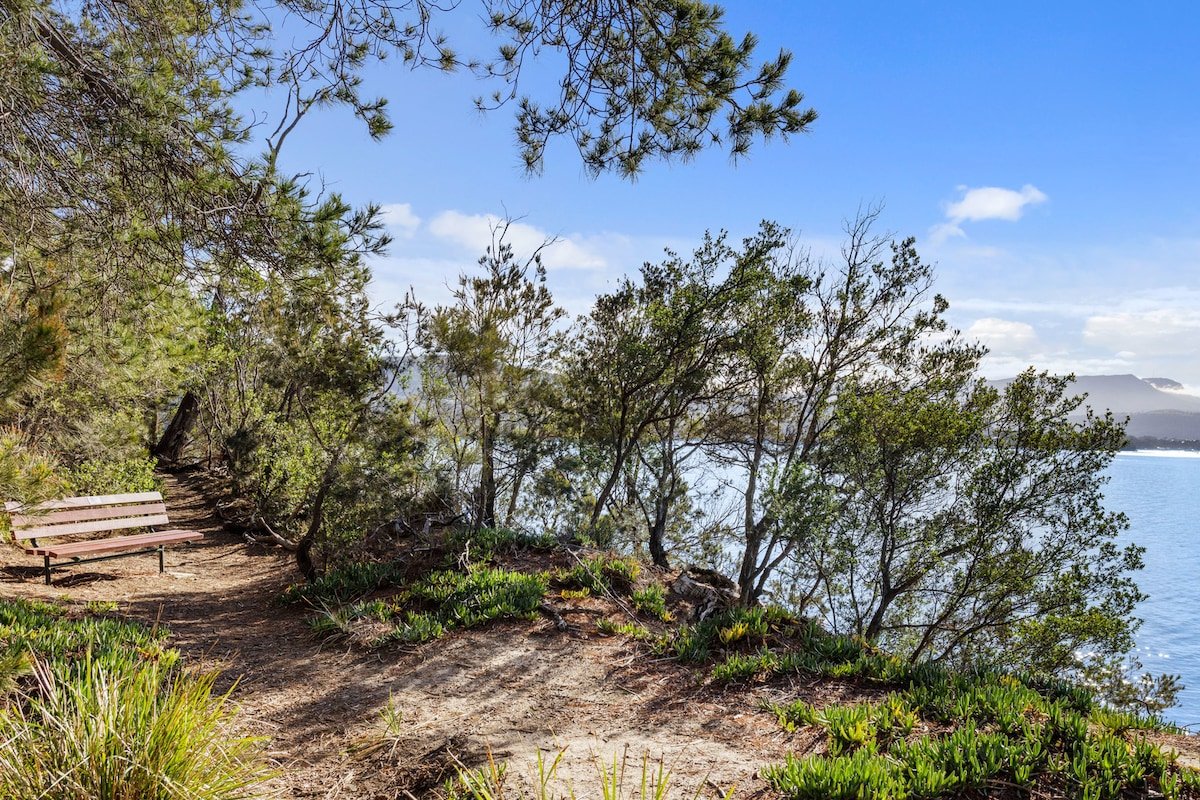 Amazing Coastal Holiday Home gallery image 3