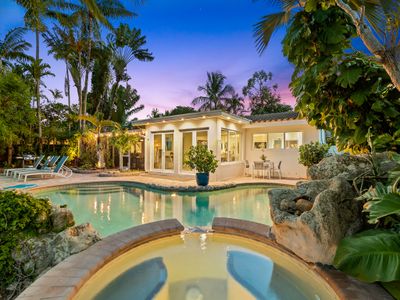 Tropical Vibes Only at Pineapple Paradise!