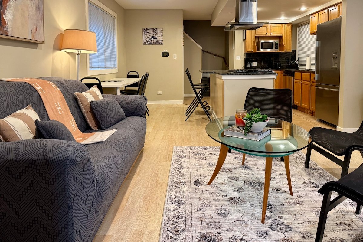 Insta Worthy Prime Spot *Patio *Parking *Fireplace gallery image 2