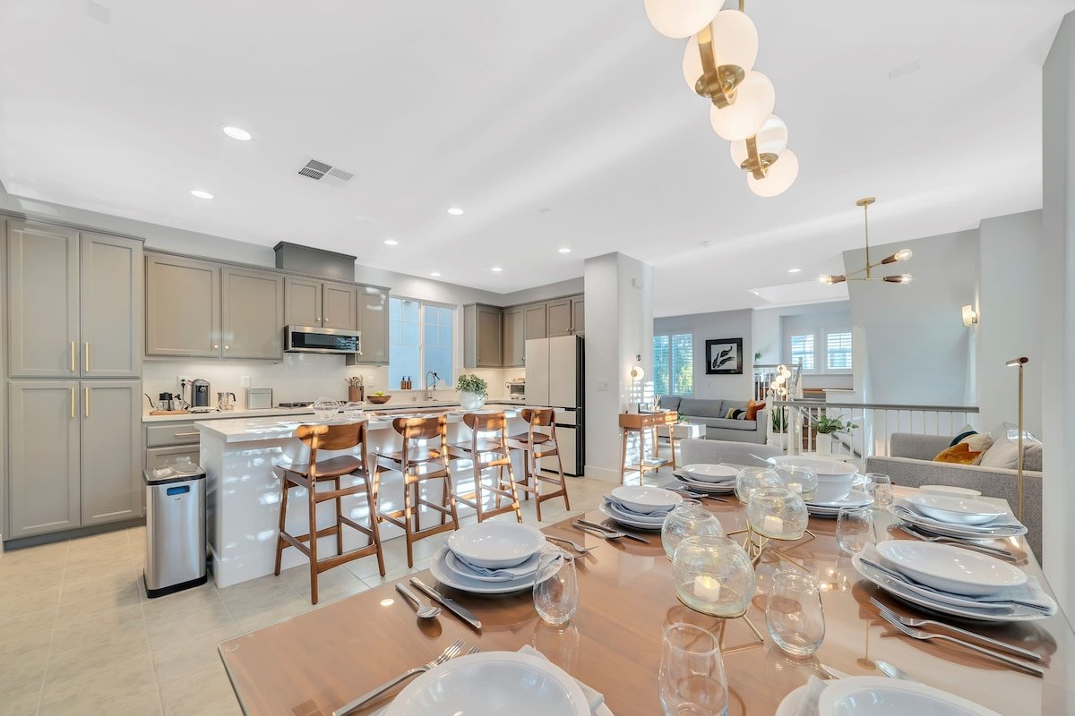 $1.8M Luxe MeiCasa | 5min Levi | EV | Massage Beds gallery image 4