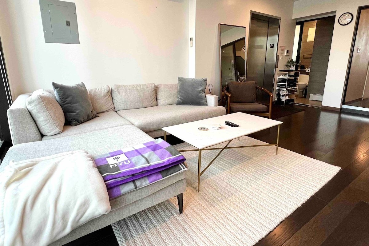 Luxury Penthouse! 2 Bed / 2 Bath + Private Balcony gallery image 3