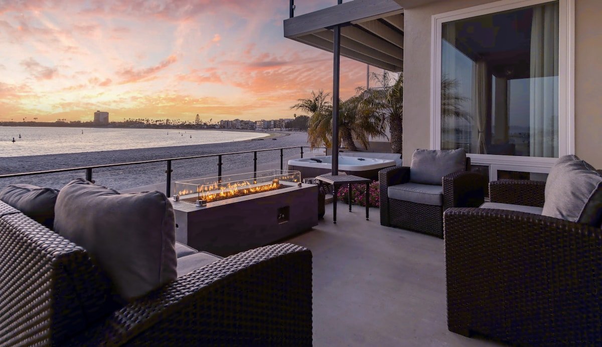 NEW Stunning Bayfront Home + Beach Access +Hot tub gallery image 3