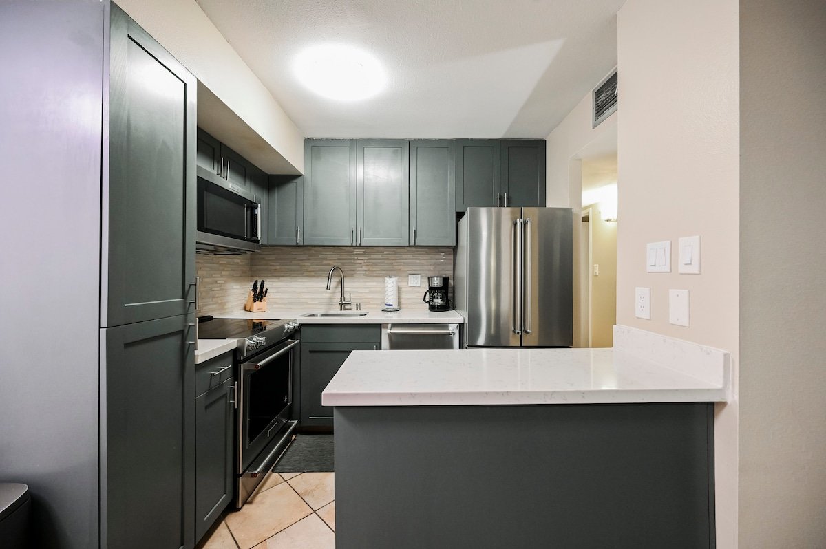 N8 2BD/2BA | Center of the Strip | Sleeps 8 gallery image 3