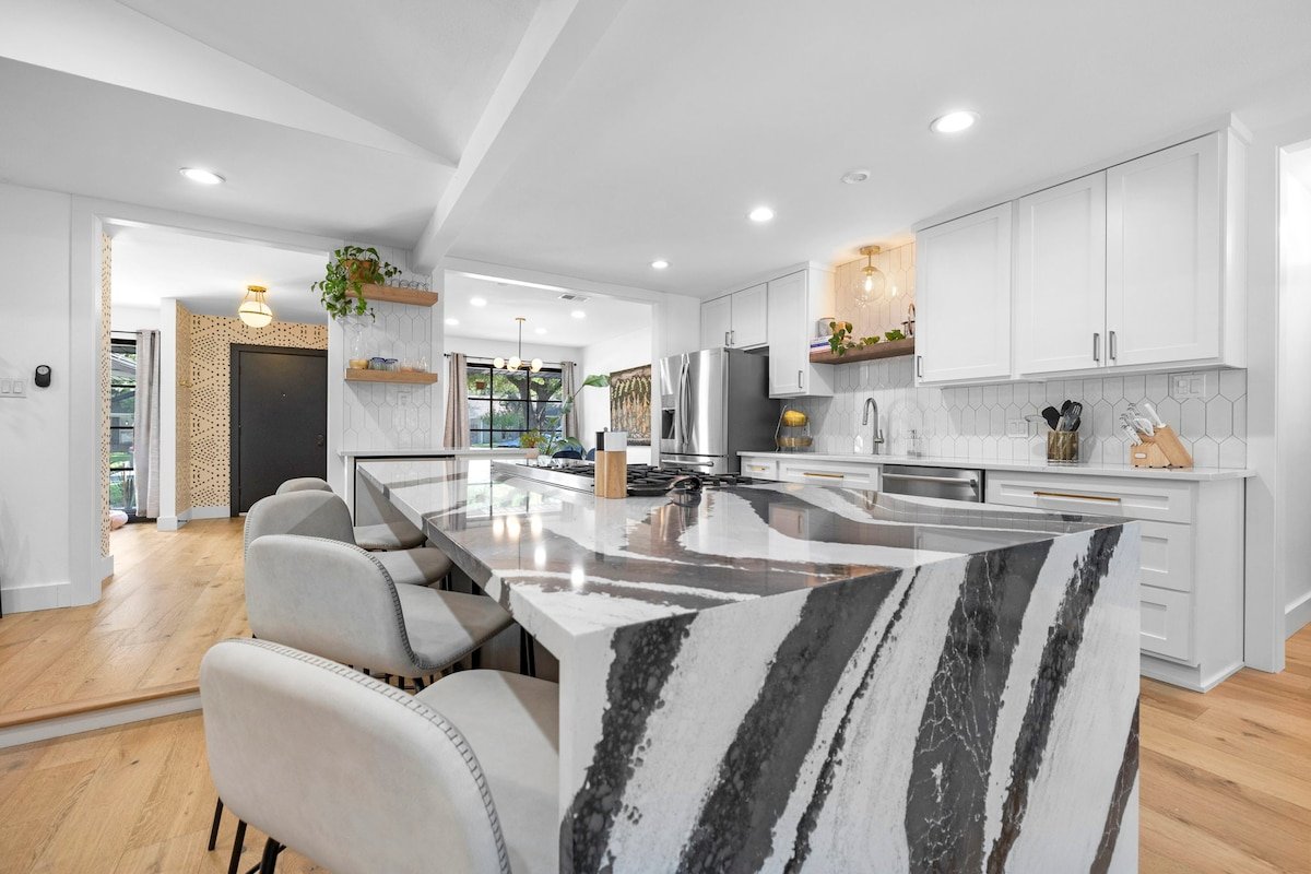 The Plant Lady’s Pool Pad (heated pool option!) gallery image 4