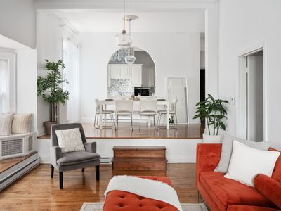 Beautiful 3 Bedroom Apartment – Downtown Montreal